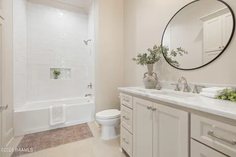$860,000 | 117 Leaning Oak Drive, Lafayette, LA 70508