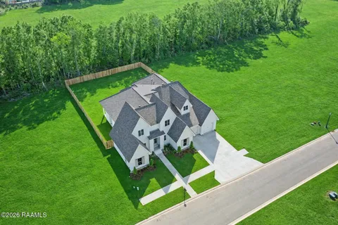 $860,000 | 117 Leaning Oak Drive, Lafayette, LA 70508
