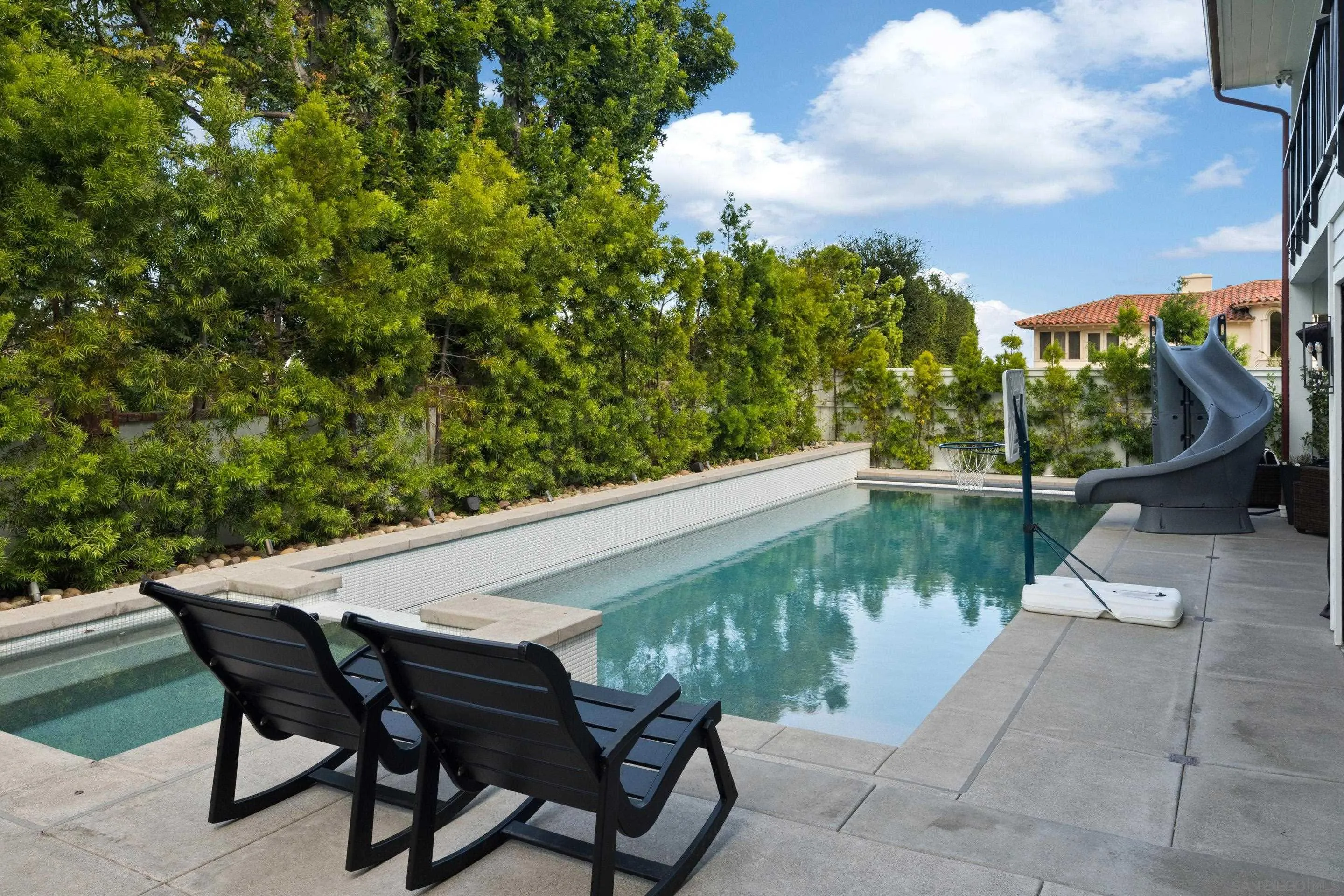 3530 Silvergate Place San Diego, CA 92106 - Photo 35 of 41 a view of an outdoor seating area