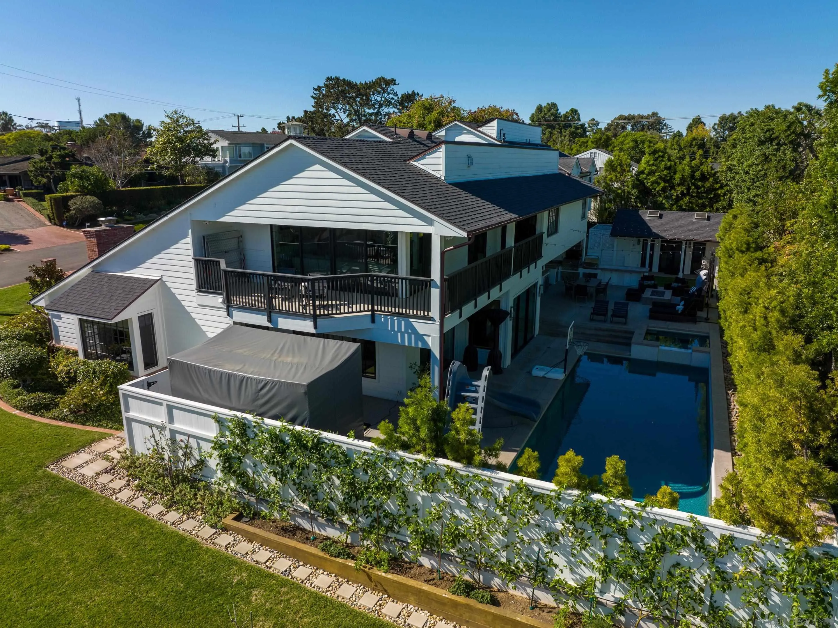 3530 Silvergate Place San Diego, CA 92106 - Photo 40 of 41 a front view of a house with a yard