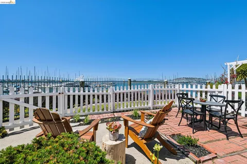 $800,000 | 807 Commodore Drive, Richmond, CA 94804