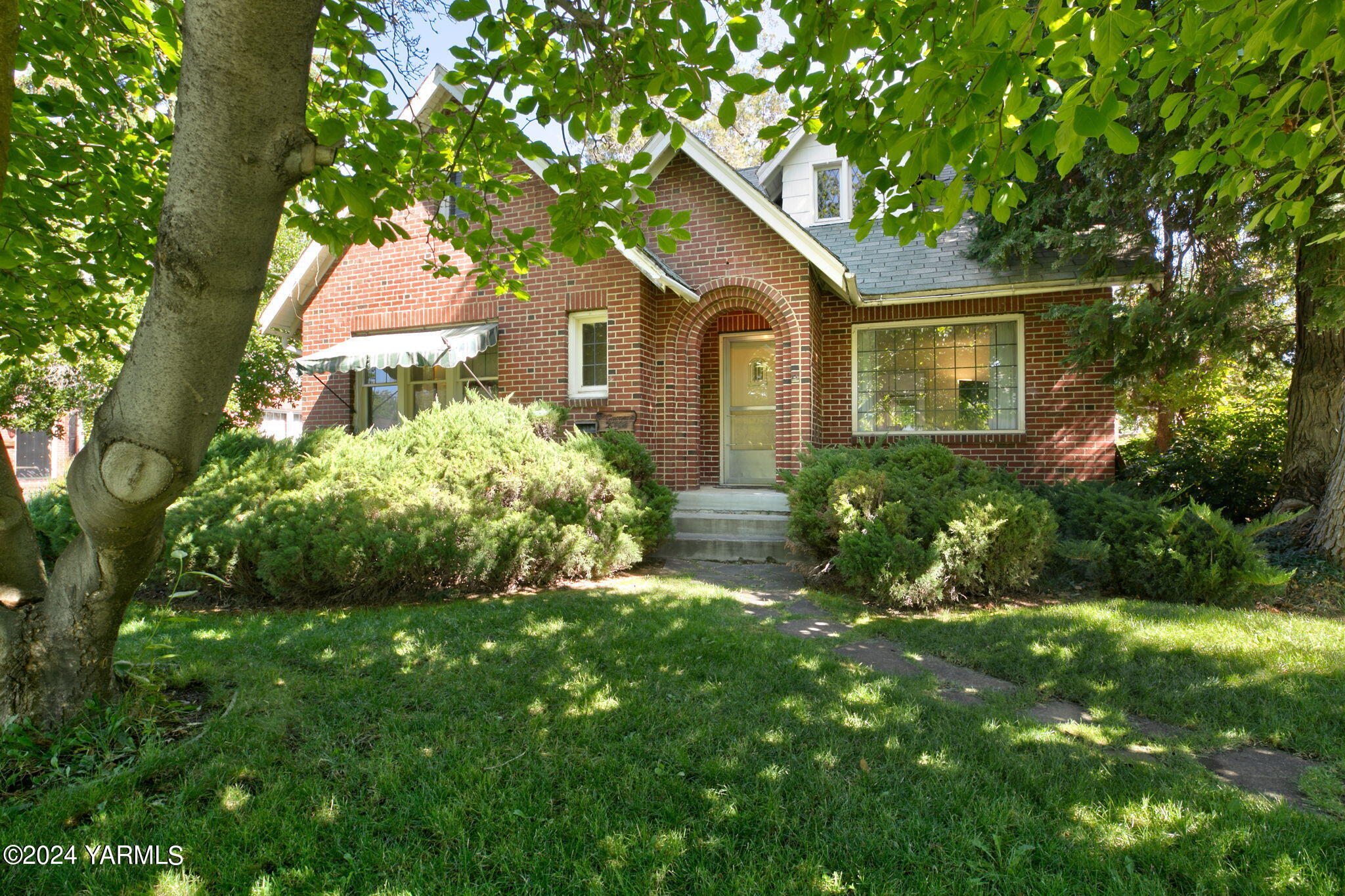 2703 West Chestnut Ave  