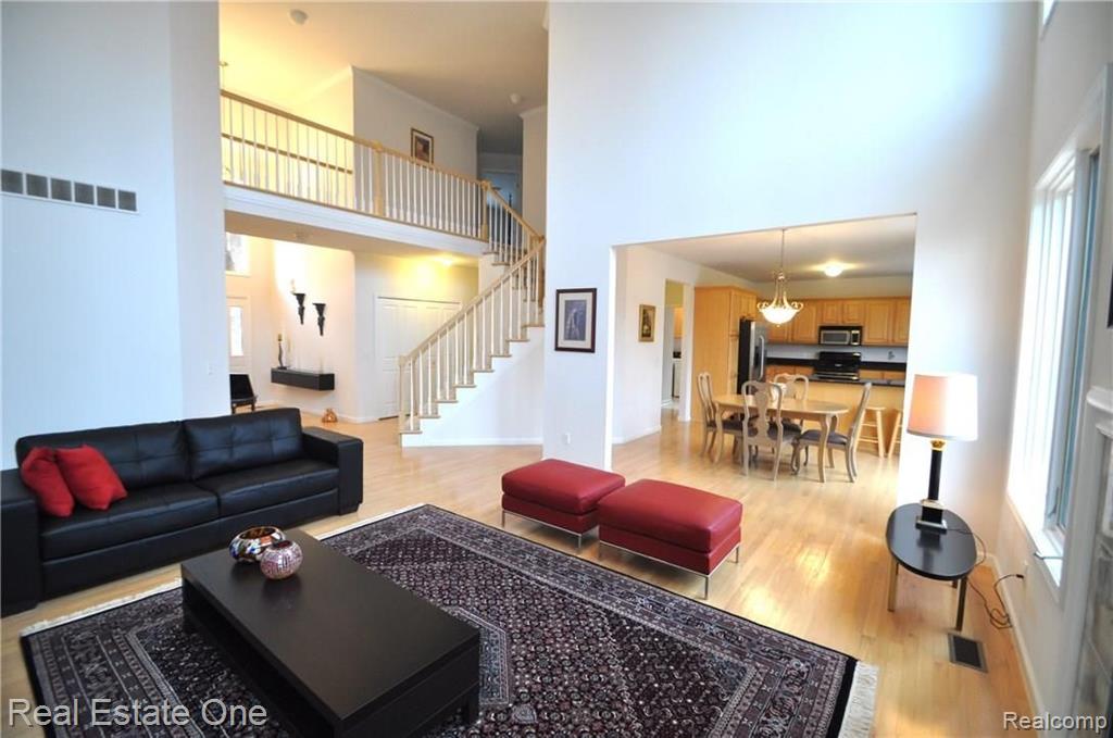 427 Mystic Valley Rochester Hills, MI 48307 - Photo 11 of 40