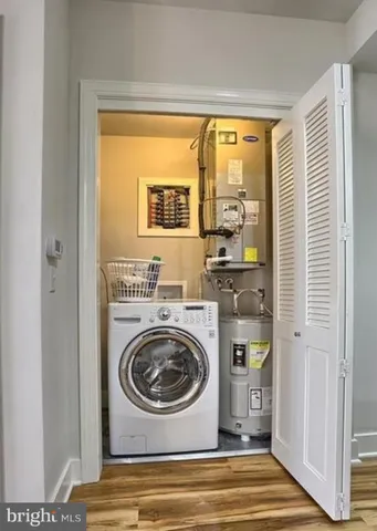 a view of empty room with washer and dryer