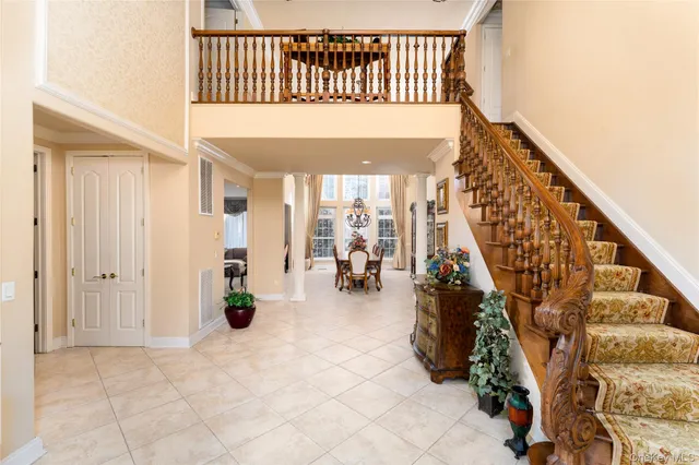 a view of entryway with livingroom and furniture