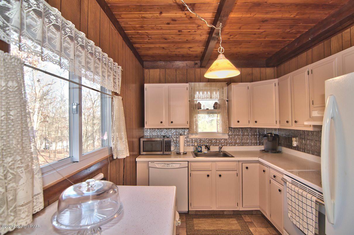 180 Hummingbird Trail Bushkill, PA 18324 - Photo 14 of 85 Kitchen