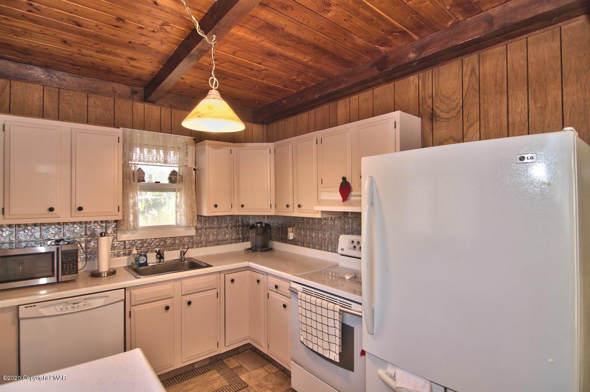 180 Hummingbird Trail Bushkill, PA 18324 - Photo 15 of 85 Kitchen