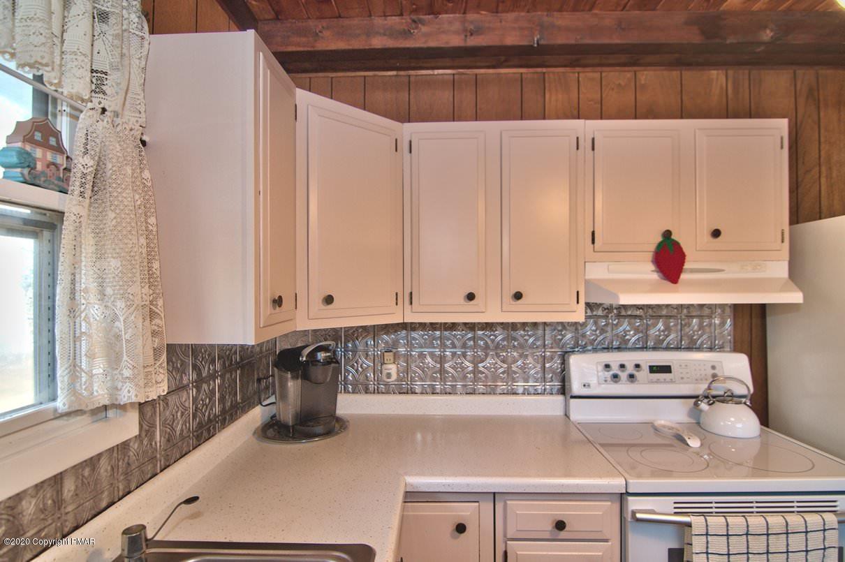 180 Hummingbird Trail Bushkill, PA 18324 - Photo 17 of 85 Kitchen
