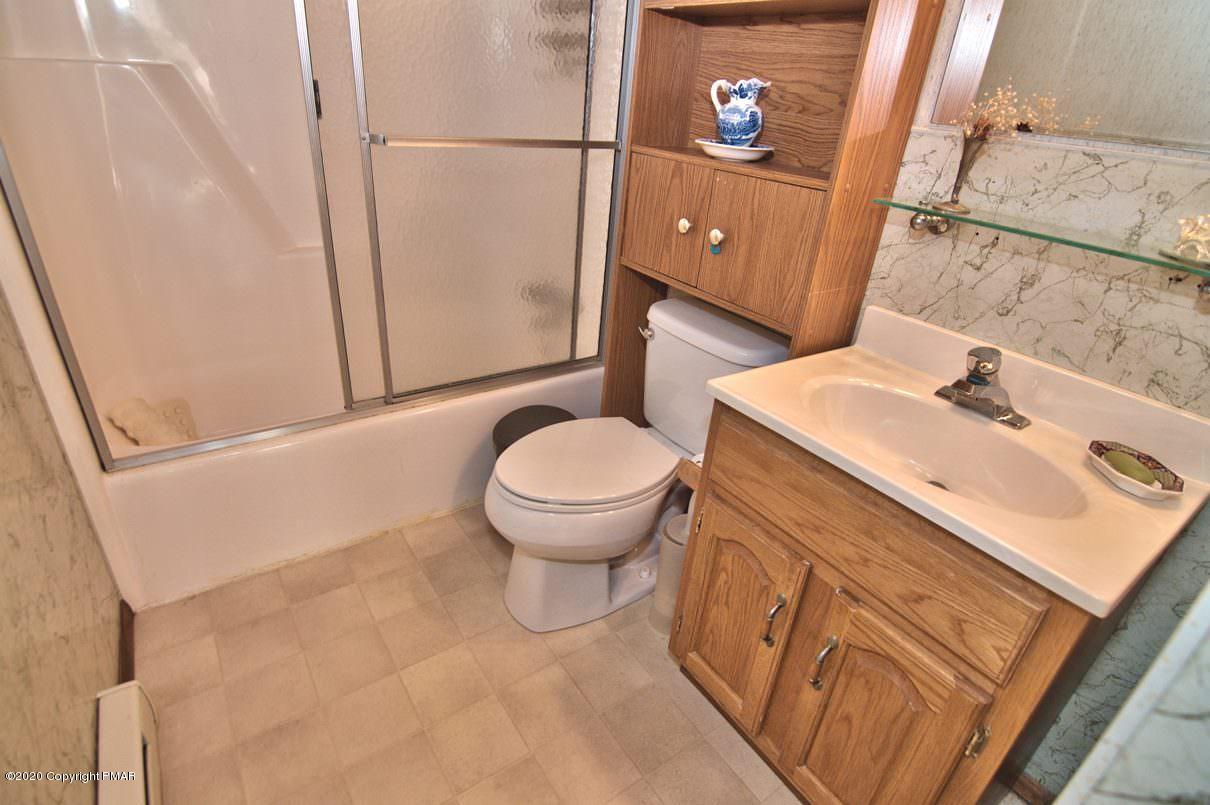 180 Hummingbird Trail Bushkill, PA 18324 - Photo 27 of 85 Bath 1