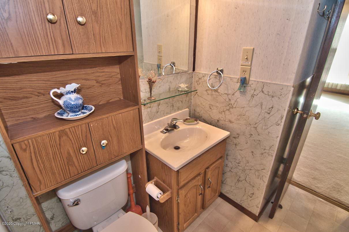 180 Hummingbird Trail Bushkill, PA 18324 - Photo 28 of 85 Bath 1