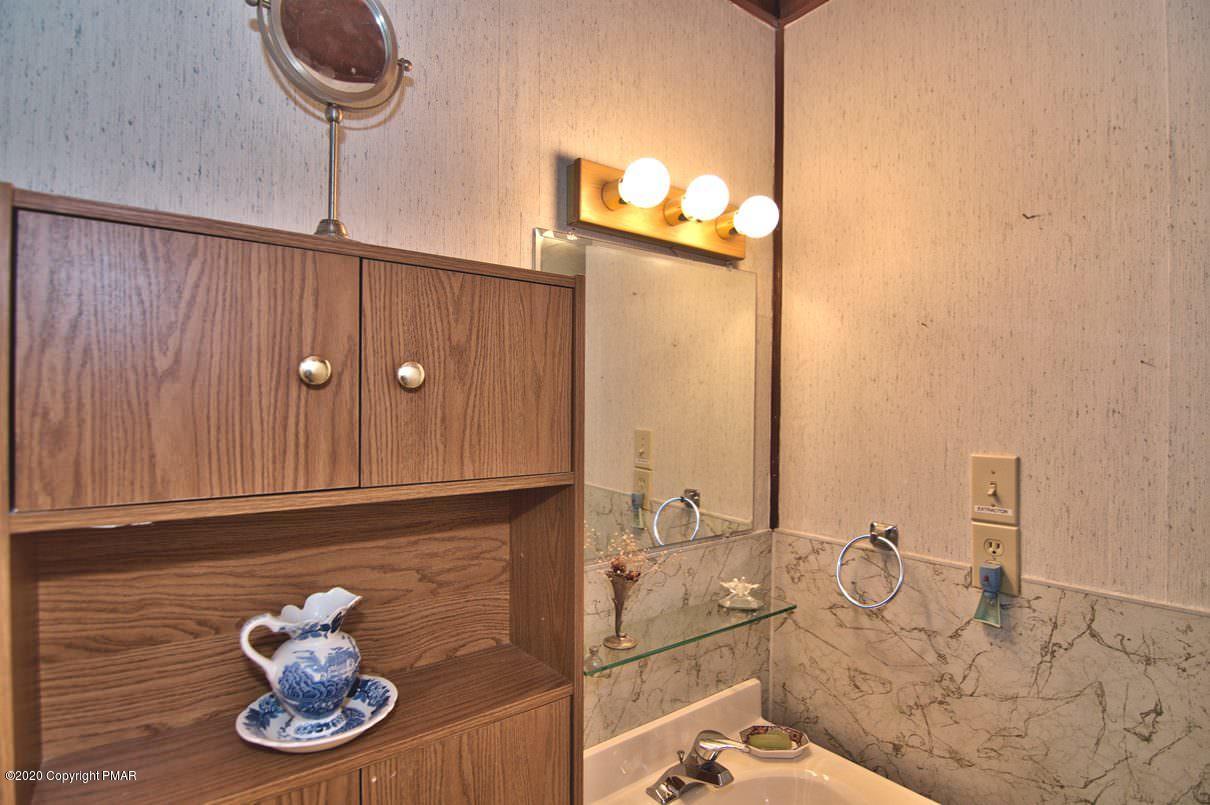 180 Hummingbird Trail Bushkill, PA 18324 - Photo 29 of 85 Bath 1