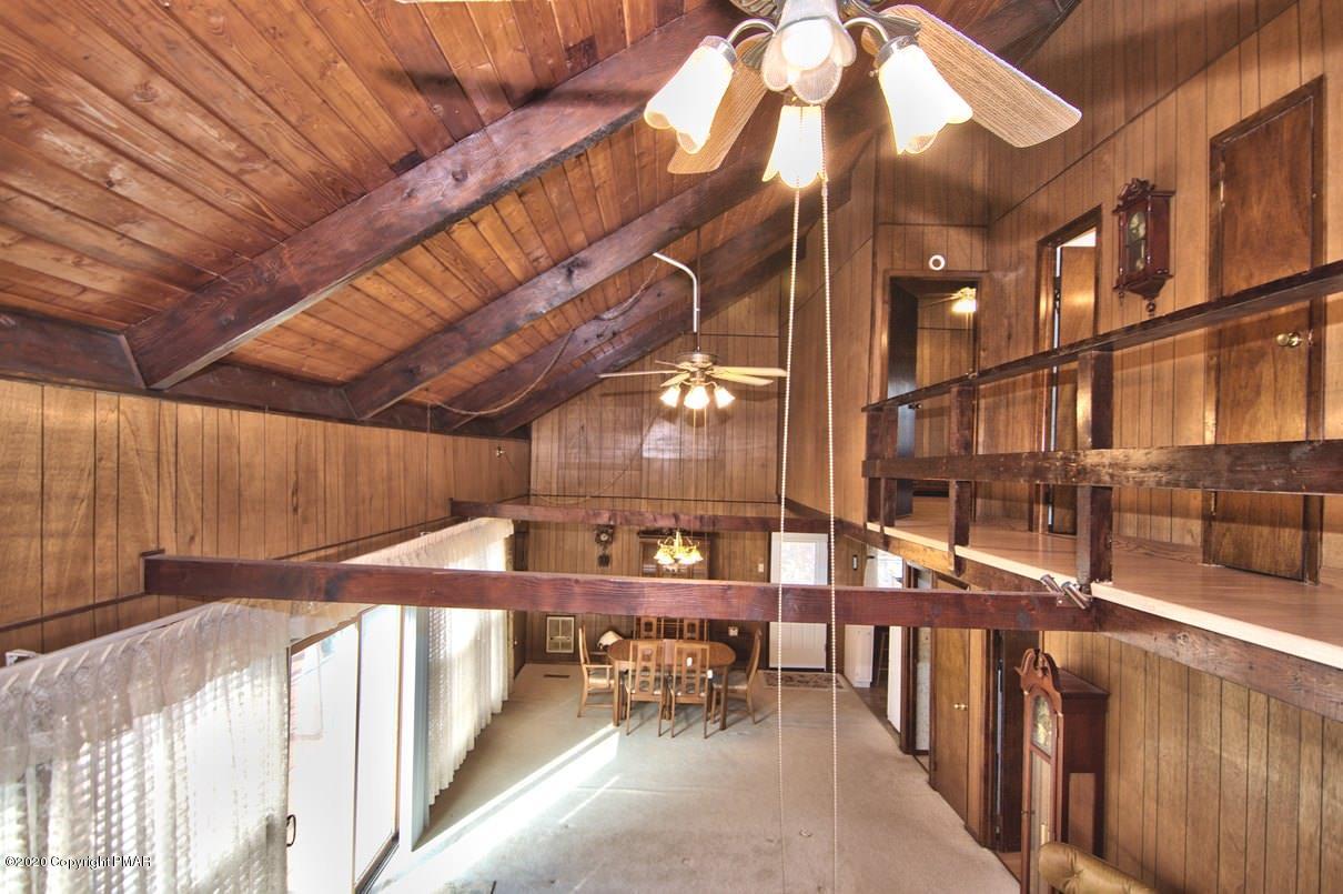 180 Hummingbird Trail Bushkill, PA 18324 - Photo 35 of 85 3rd Floor Hallway