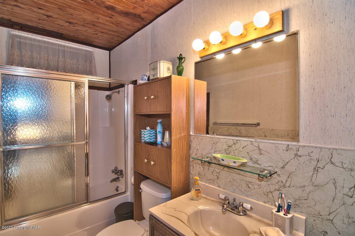 180 Hummingbird Trail Bushkill, PA 18324 - Photo 44 of 85 Bath 2