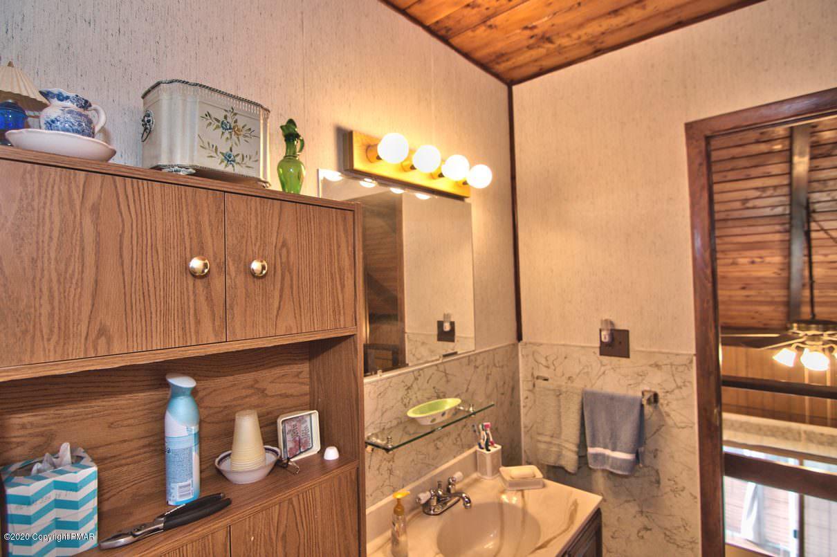 180 Hummingbird Trail Bushkill, PA 18324 - Photo 45 of 85 Bath 2