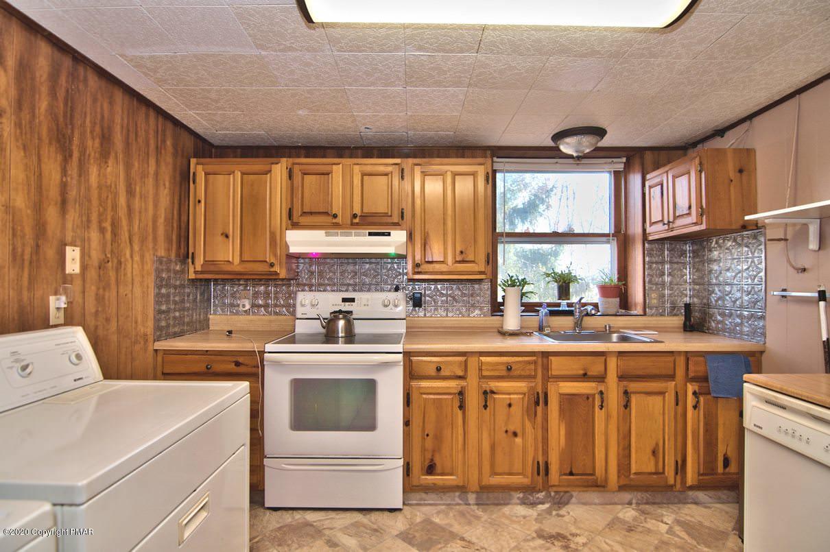 180 Hummingbird Trail Bushkill, PA 18324 - Photo 61 of 85 Lower level Kitchen