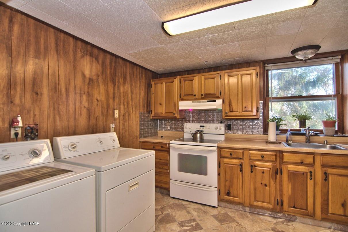 180 Hummingbird Trail Bushkill, PA 18324 - Photo 62 of 85 Lower Level Kitchen