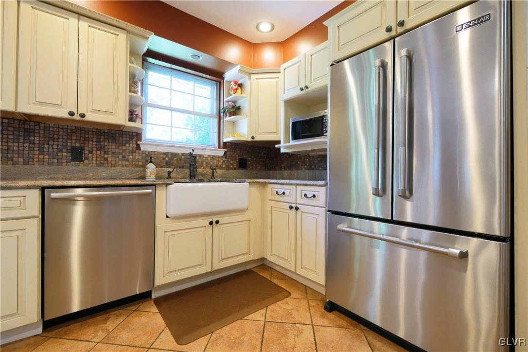 3078 Glendon Road Bethlehem, PA 18017 - Photo 8 of 34 Gallery Image 8