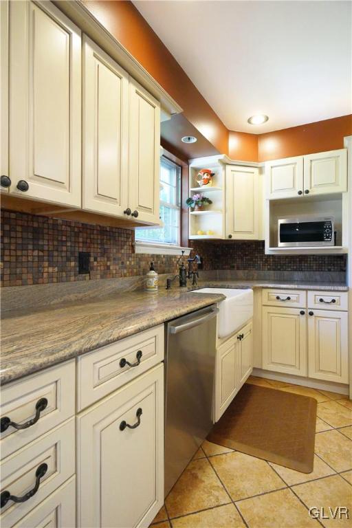 3078 Glendon Road Bethlehem, PA 18017 - Photo 9 of 34 Gallery Image 9