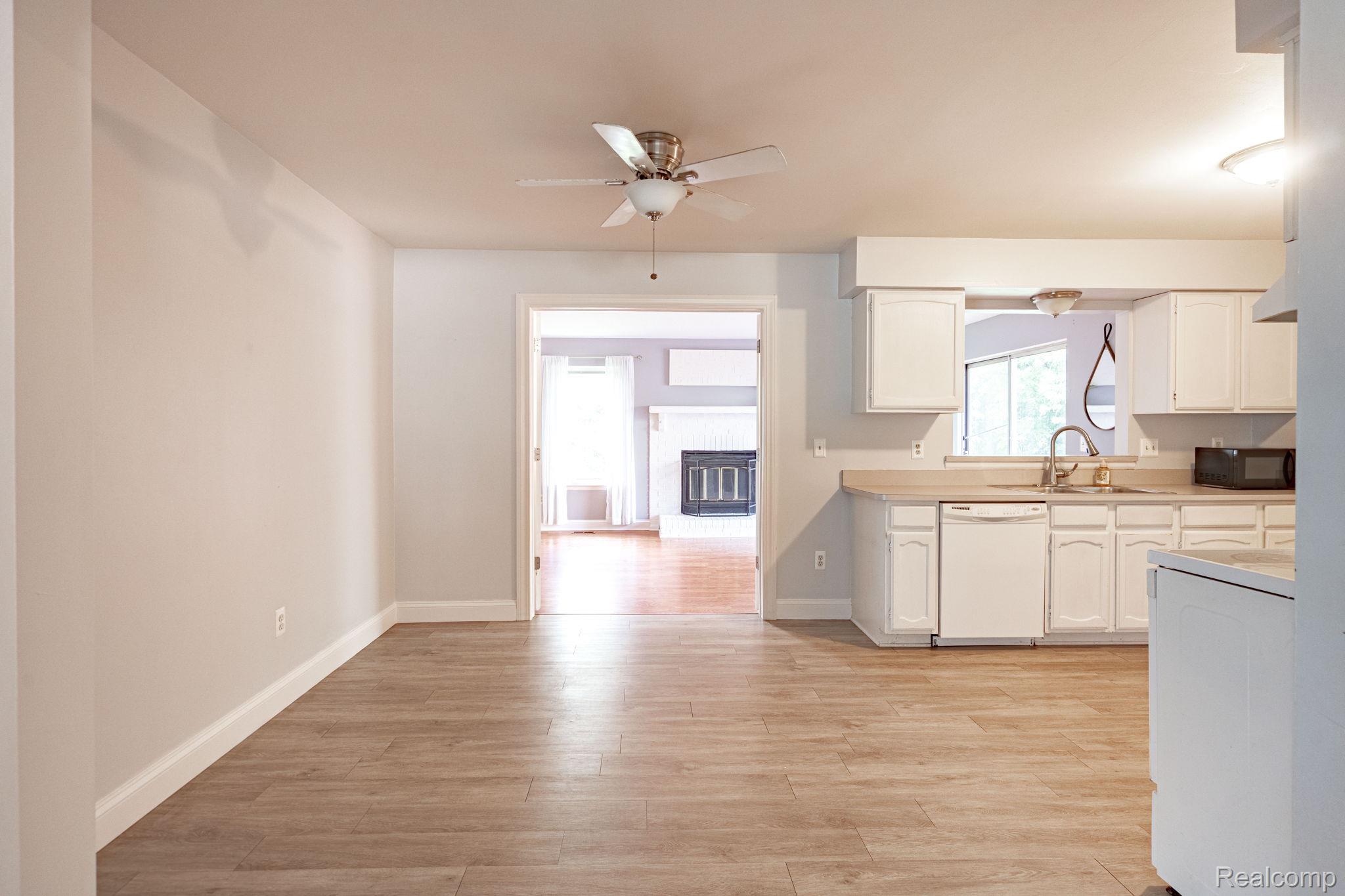 1642 Dancer Drive Rochester, MI 48307 - Photo 8 of 36 14-web-or-mls-interiors-5.jpg
