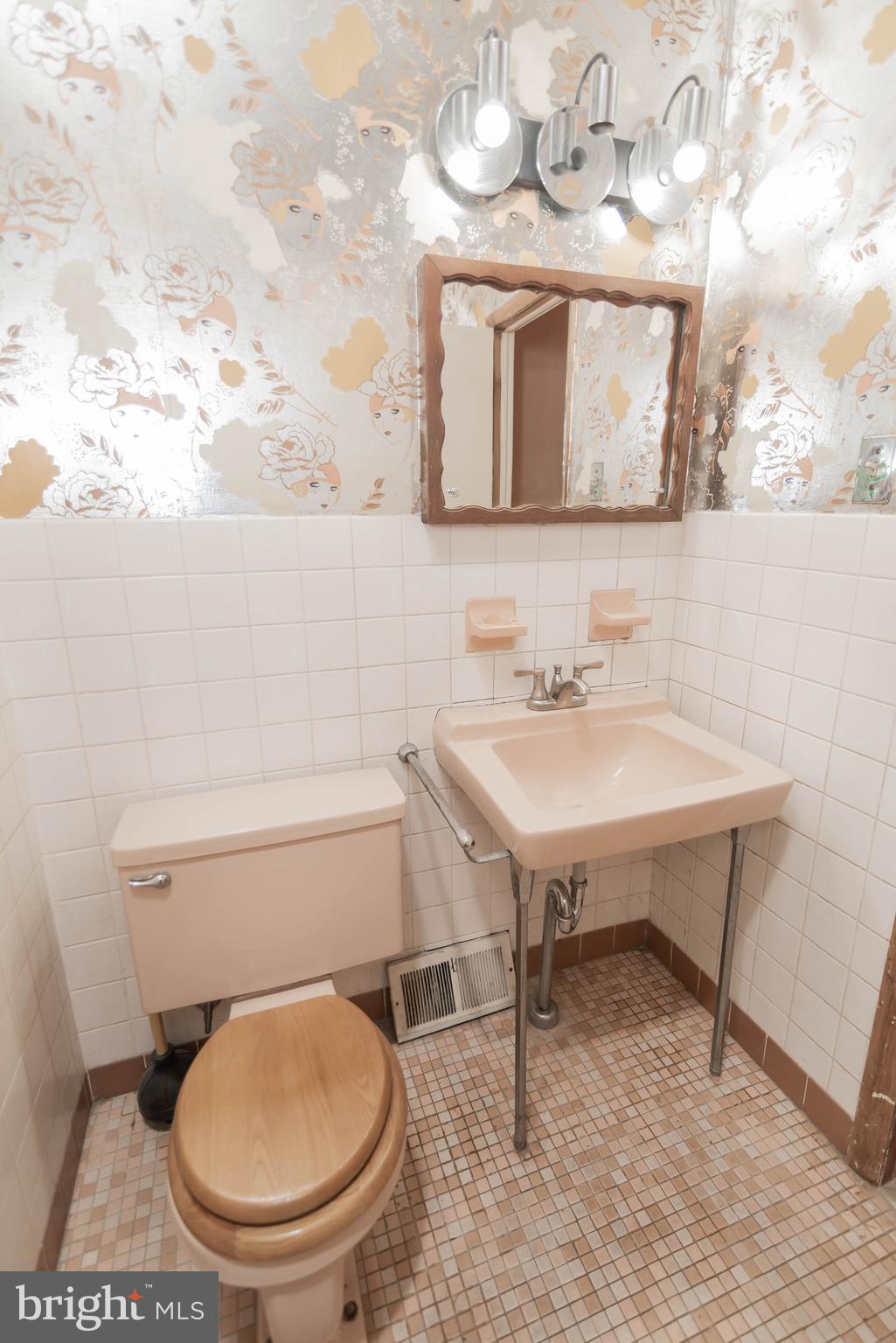 1118 Norwalk Road Philadelphia, PA 19115 - Photo 27 of 36