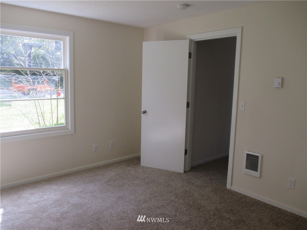 9749 Sand Point Way Northeast Seattle, WA 98115 - Photo 13 of 19 Gallery Image 13