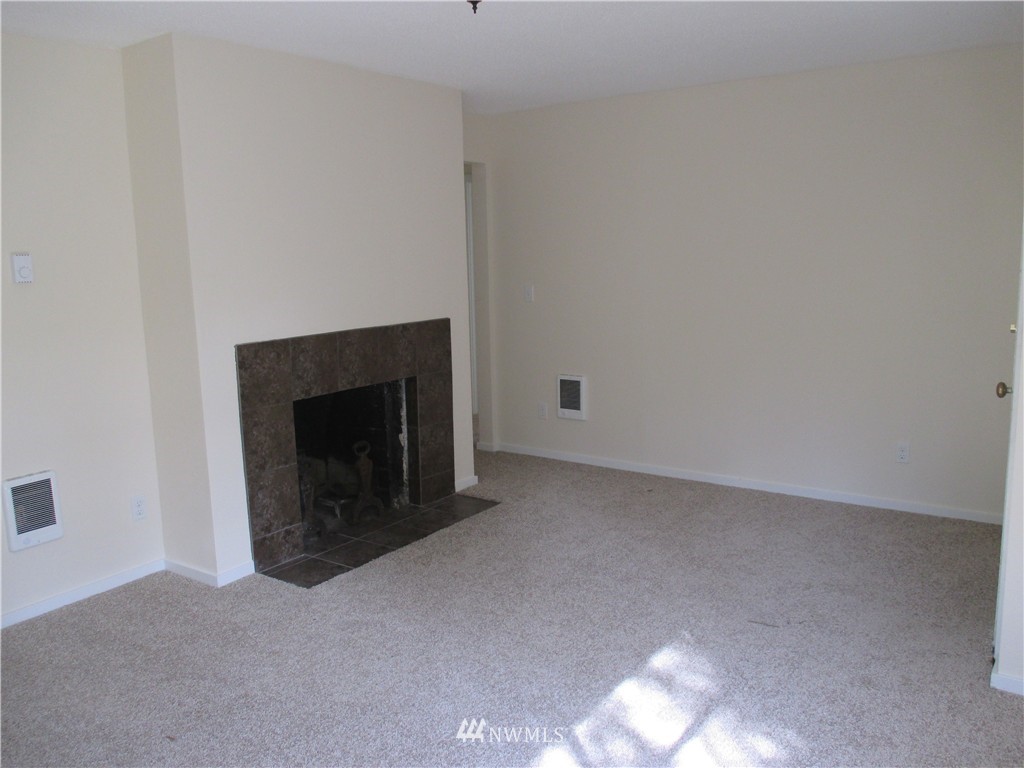 9749 Sand Point Way Northeast Seattle, WA 98115 - Photo 3 of 19 Gallery Image 3