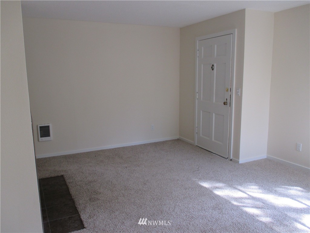 9749 Sand Point Way Northeast Seattle, WA 98115 - Photo 4 of 19 Gallery Image 4