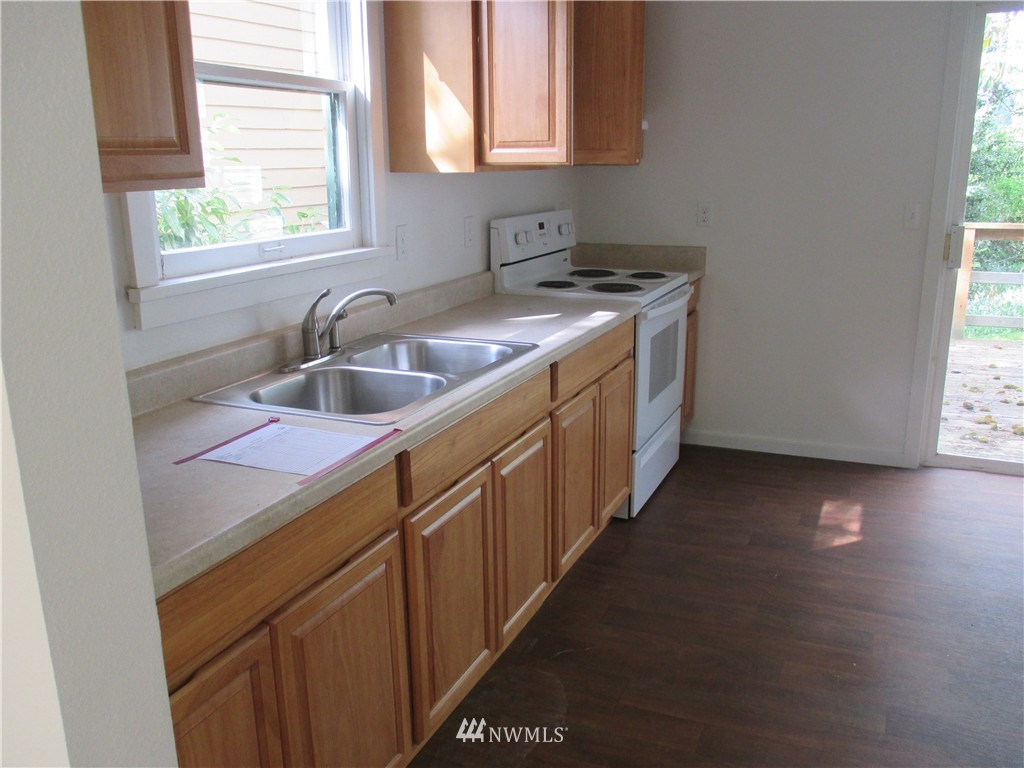 9749 Sand Point Way Northeast Seattle, WA 98115 - Photo 5 of 19 Gallery Image 5