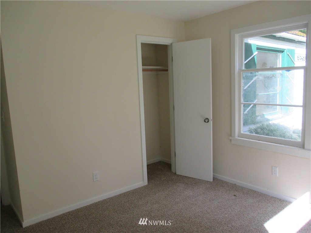 9749 Sand Point Way Northeast Seattle, WA 98115 - Photo 7 of 19 Gallery Image 7