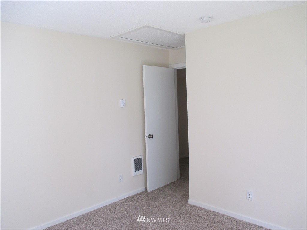 9749 Sand Point Way Northeast Seattle, WA 98115 - Photo 8 of 19 Gallery Image 8