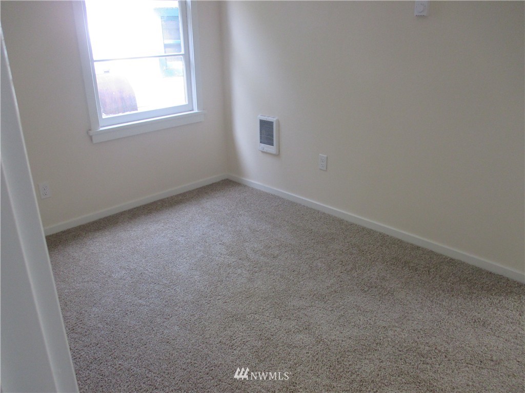 9749 Sand Point Way Northeast Seattle, WA 98115 - Photo 9 of 19 Gallery Image 9