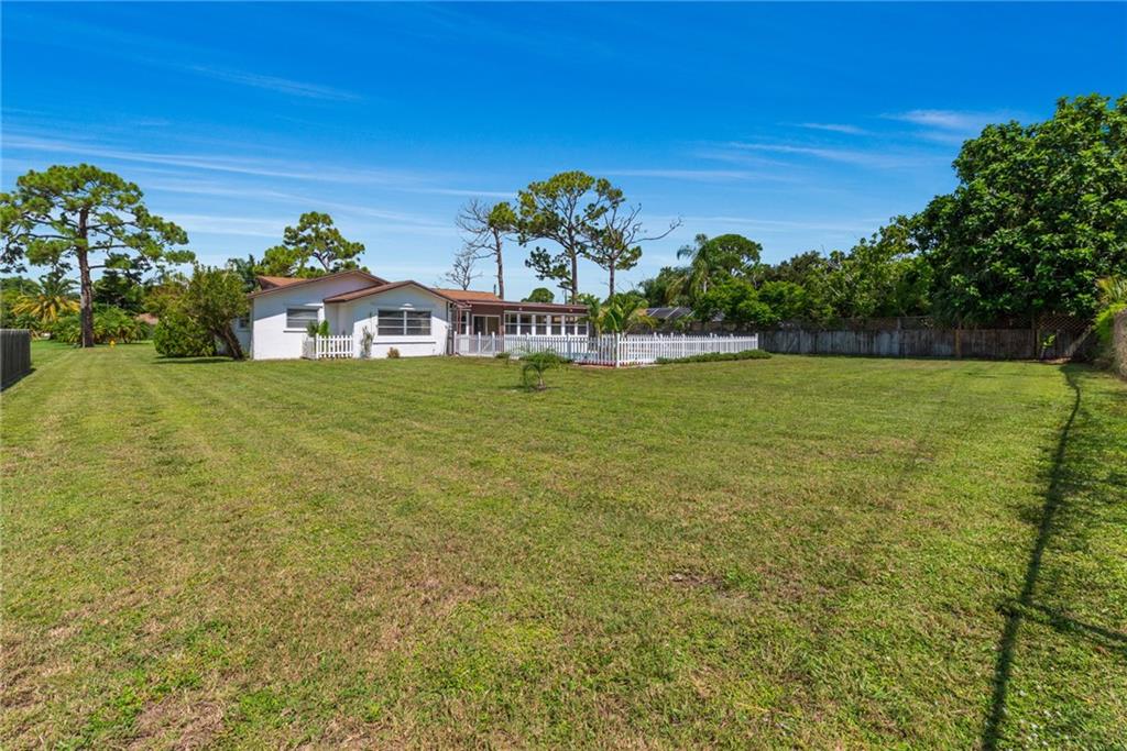 1523 Northwest Spruce Ridge Drive Stuart, FL 34994 - Photo 2 of 16 Gallery Image 2