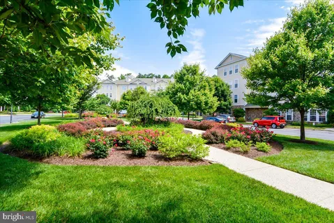 $325,000 | 310 High Gables Drive, Unit 307, Gaithersburg, MD 20878