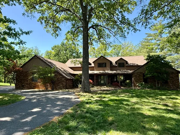 $398,000 | 833 North 27th Street, Mount Vernon, IL 62864