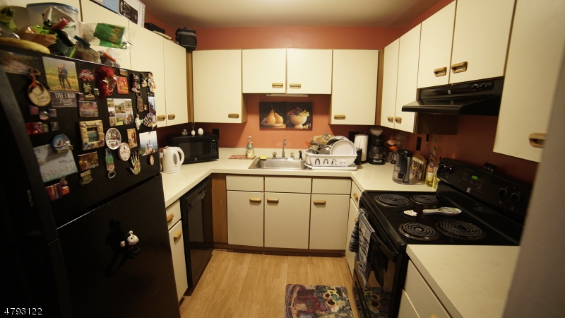 108 Federal Hill Road, Unit 108 Pompton Lakes, NJ 07442 - Photo 3 of 10