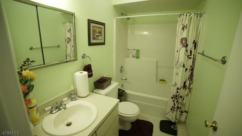 108 Federal Hill Road, Unit 108 Pompton Lakes, NJ 07442 - Photo 9 of 10