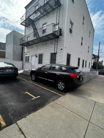 $1,950 | 38 Bleecker Street, Unit 2L, Jersey City, NJ 07307