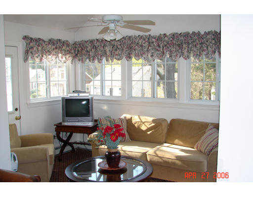 6 Calvert Road Walpole, MA 02032 - Photo 9 of 11