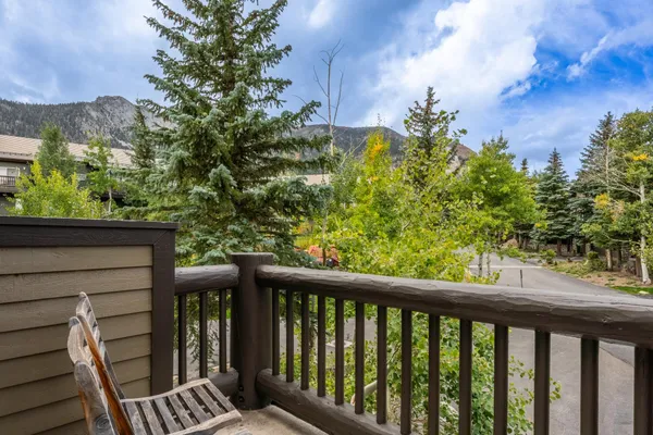 $1,185,000 | 956 Fairway Circle, Unit 956, Mammoth Lakes, CA 93546
