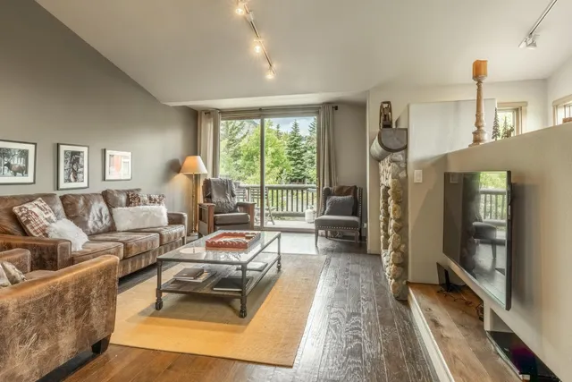 $1,219,000 | 956 Fairway Circle, Unit 956, Mammoth Lakes, CA 93546