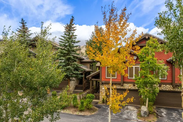 $1,219,000 | 956 Fairway Circle, Unit 956, Mammoth Lakes, CA 93546