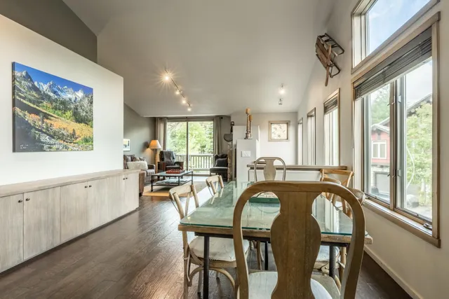 $1,219,000 | 956 Fairway Circle, Unit 956, Mammoth Lakes, CA 93546