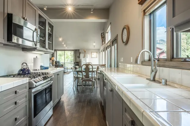 $1,219,000 | 956 Fairway Circle, Unit 956, Mammoth Lakes, CA 93546