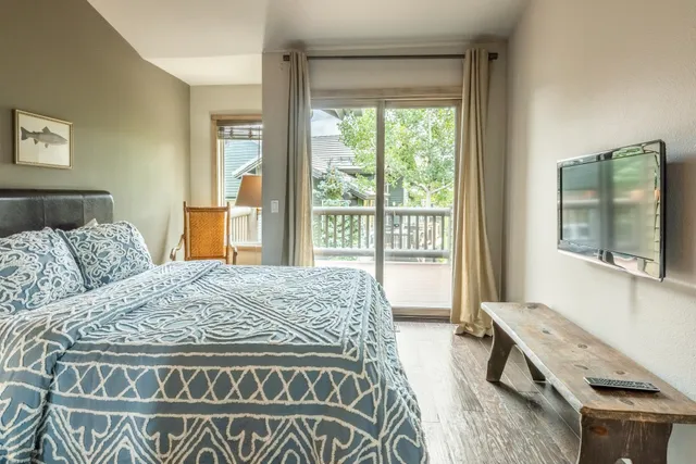 $1,219,000 | 956 Fairway Circle, Unit 956, Mammoth Lakes, CA 93546