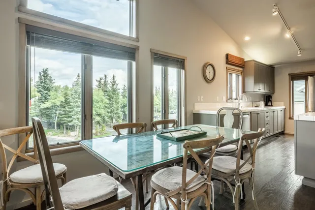 $1,219,000 | 956 Fairway Circle, Unit 956, Mammoth Lakes, CA 93546