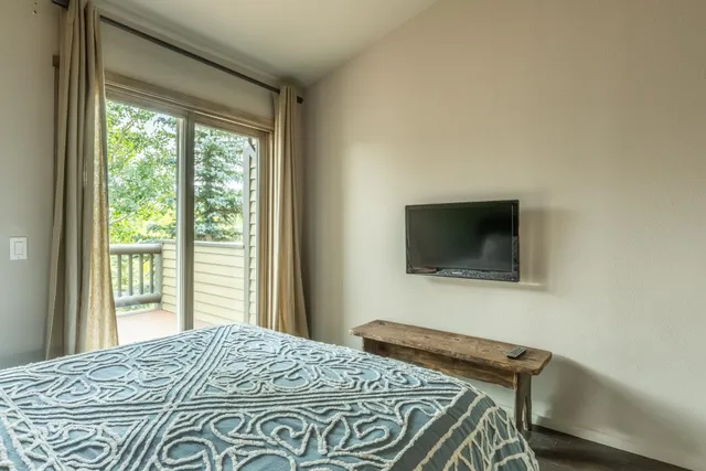 $1,219,000 | 956 Fairway Circle, Unit 956, Mammoth Lakes, CA 93546