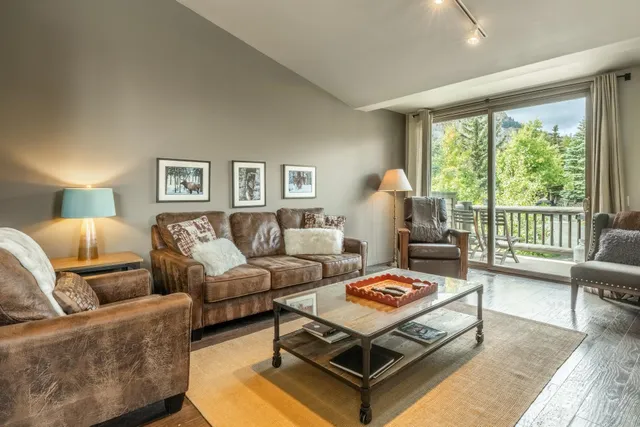 $1,219,000 | 956 Fairway Circle, Unit 956, Mammoth Lakes, CA 93546