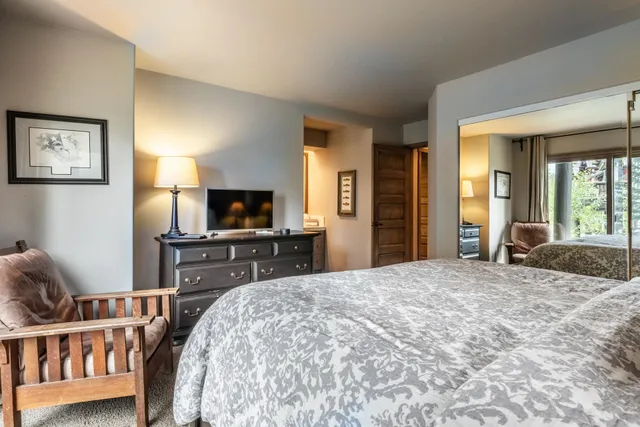 $1,219,000 | 956 Fairway Circle, Unit 956, Mammoth Lakes, CA 93546