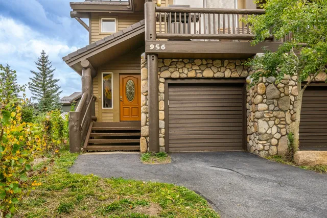 $1,219,000 | 956 Fairway Circle, Unit 956, Mammoth Lakes, CA 93546