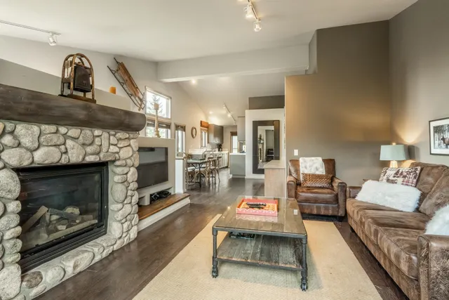 $1,219,000 | 956 Fairway Circle, Unit 956, Mammoth Lakes, CA 93546